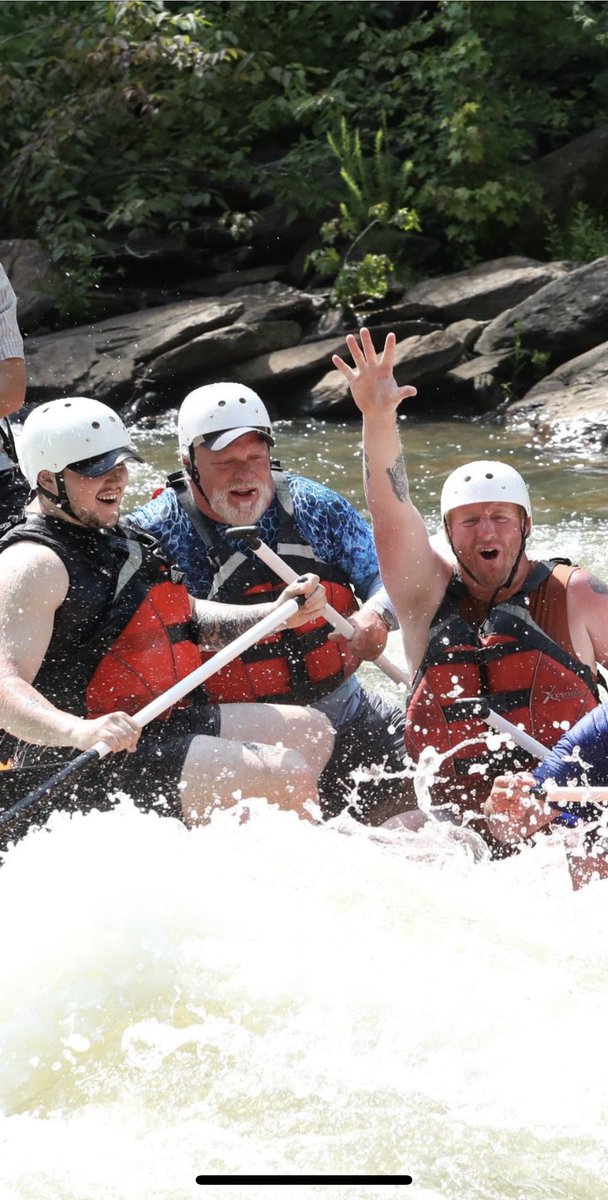 PAULOLDENBURG11's tweet image. Hell yeah @Robby_Walsh I love whitewater rafting iam going in a couple of weeks doing the upper and lower