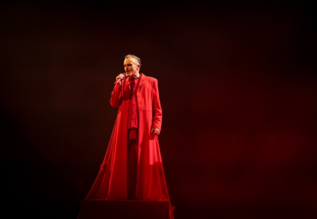 boseofficial's tweet image. ESPAÑA!!!!!… MAÑANA SANTANDER Y LA GIRA SE DESPIDE. VOLVERÉ, ESO DALO POR SEGURO Y ESPERO QUE SEA PRONTO. GRACIAS A TODOS POR ESTAR AHÍ, POR VUESTRO CARIÑO INCONDICIONAL, POR VUESTRA LEALTAD CONTRA VIENTO Y MAREA Y POR HABER HECHO DE MI VIDA Y CARRERA UN PRIVILEGIO Y UN HONOR.…