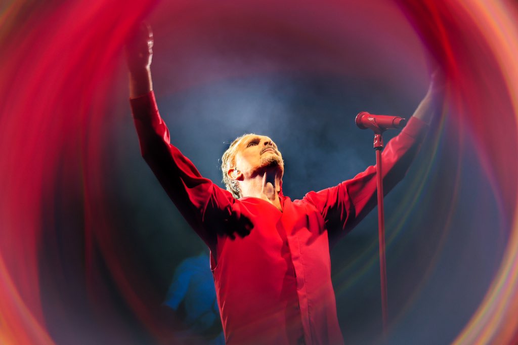boseofficial's tweet image. ESPAÑA!!!!!… MAÑANA SANTANDER Y LA GIRA SE DESPIDE. VOLVERÉ, ESO DALO POR SEGURO Y ESPERO QUE SEA PRONTO. GRACIAS A TODOS POR ESTAR AHÍ, POR VUESTRO CARIÑO INCONDICIONAL, POR VUESTRA LEALTAD CONTRA VIENTO Y MAREA Y POR HABER HECHO DE MI VIDA Y CARRERA UN PRIVILEGIO Y UN HONOR.…
