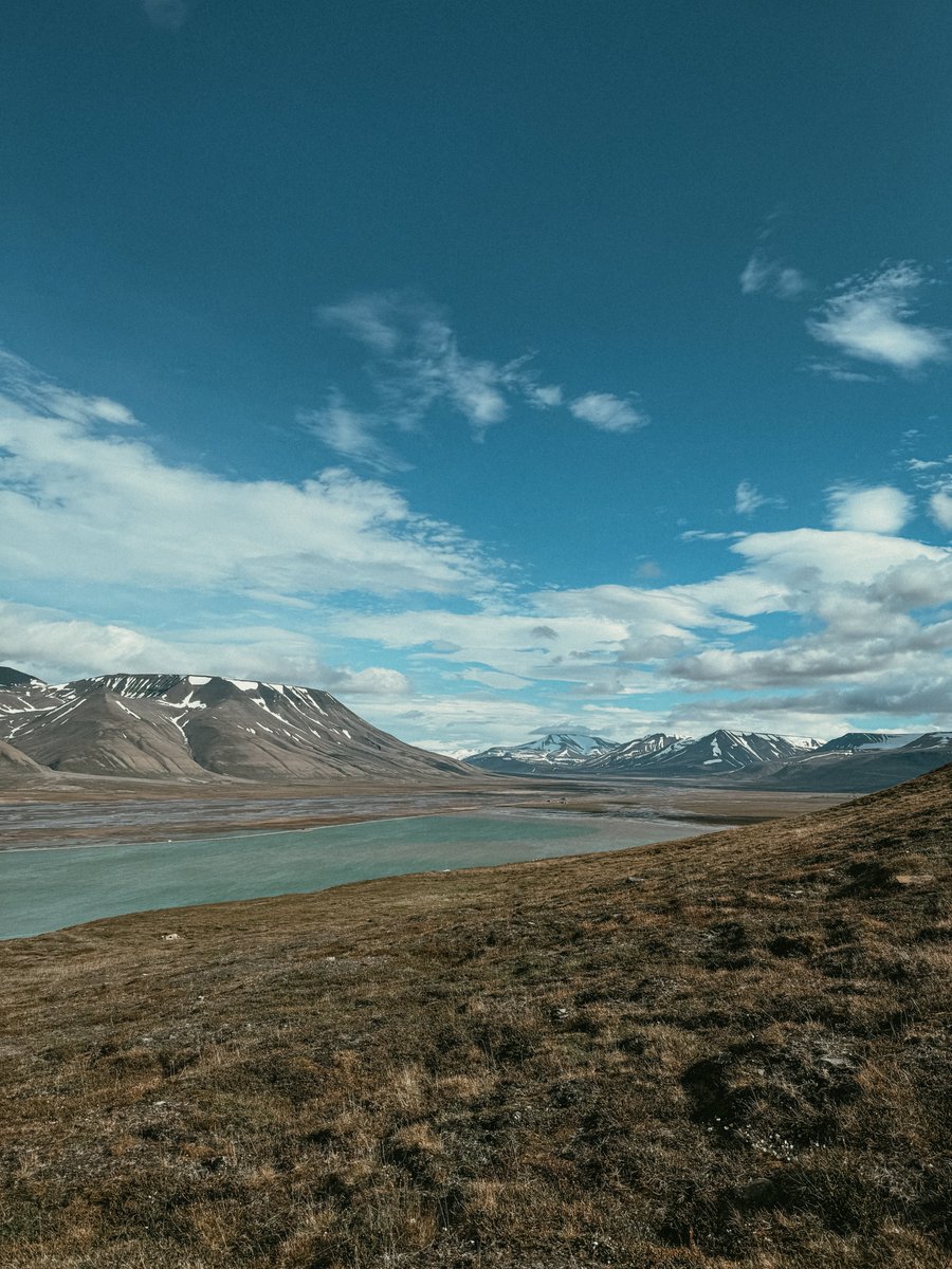 tro_marcus's tweet photo. Svalbard is just the prettiest place🩵 https://t.co/ZCcE9hj3AN