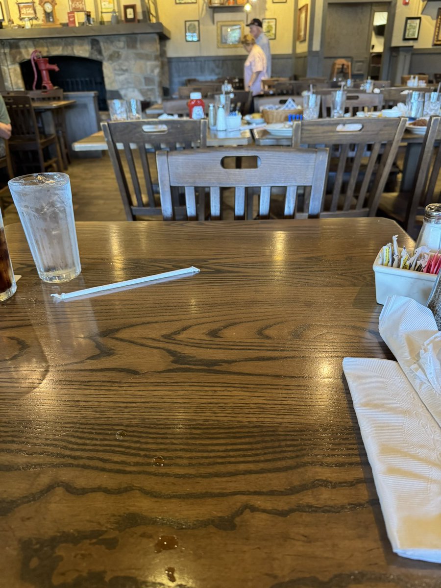 bigtroubleBB's tweet image. I have the only table at this Cracker Barrel without the triangle peg game
WTF AM I SUPPOSED TO DO?