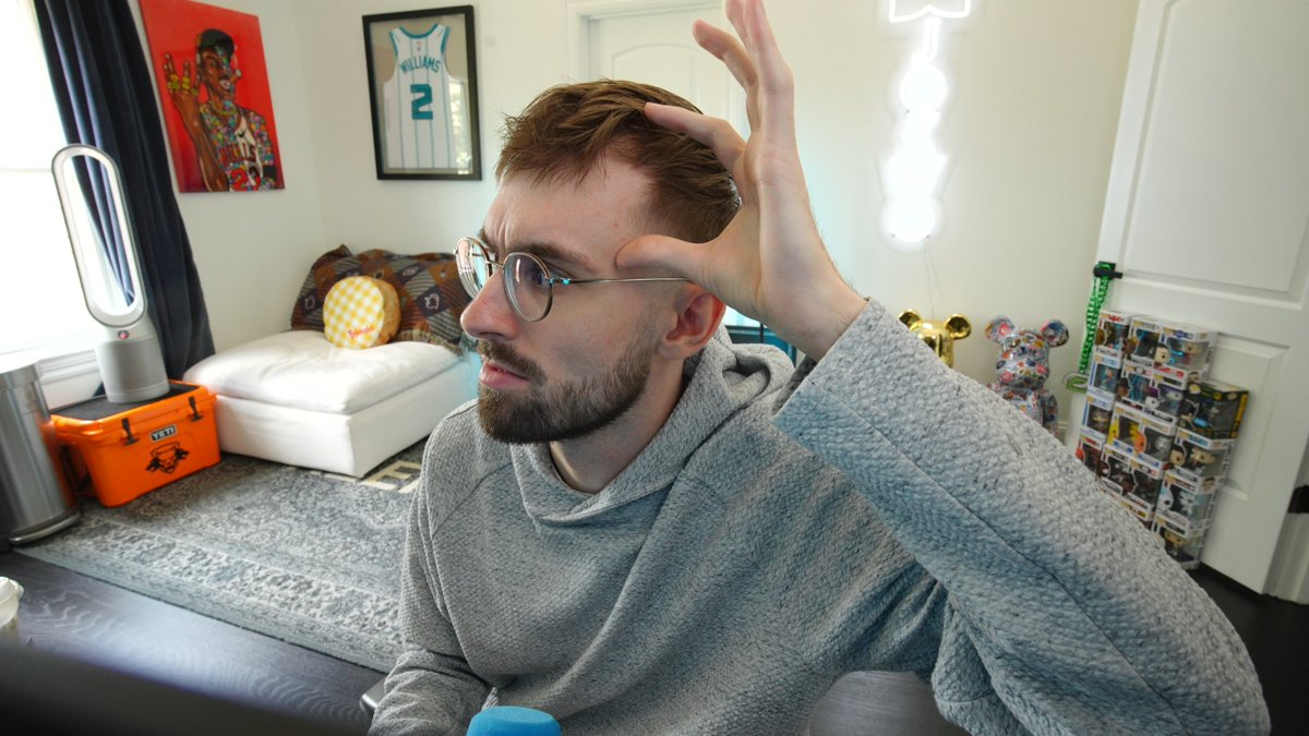 AverageJoeWo's tweet image. Might be time for a trip to Turkey...

my forehead is bigger than uhhh...