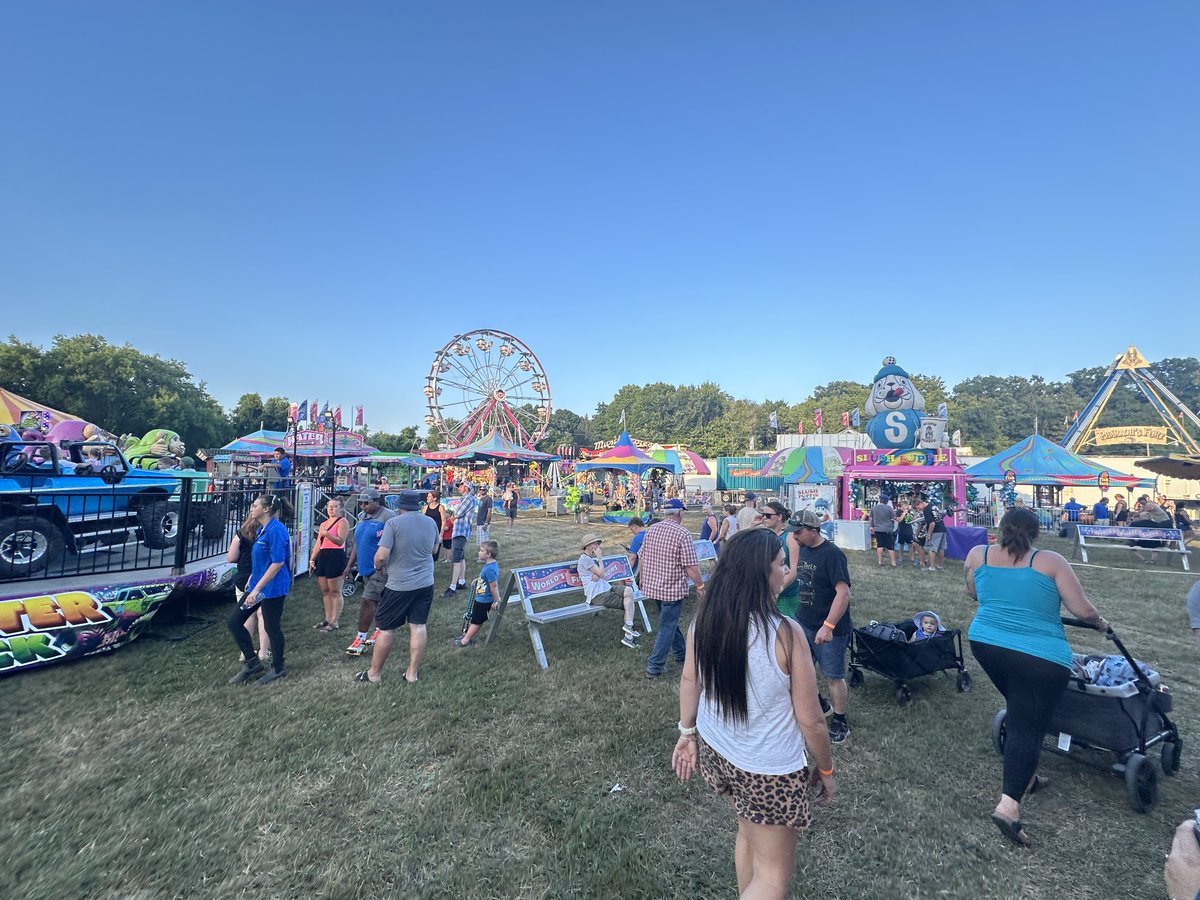 SenatorRobBlack's tweet image. What a nice evening celebrating the 195th edition of the Delta Fair! After briefly speaking and cutting the ribbon at the opening ceremony, it was a pleasure to take part in the festivities and celebrate local farmers and producers from the Delta area! Thank you for the…