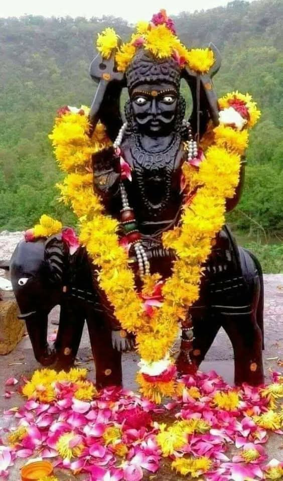 ashutoshphd's tweet image. 𝑱𝒂𝒚 𝑺𝒉𝒂𝒏𝒊 𝑫𝒆𝒗 🙏
"कभी बुरा वक़्त आए,
तो समझना — शनि सिखा रहे हैं।"
🖤 कर्म सुधारो, कृपा बरसेगी।