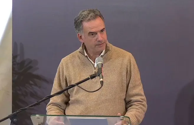 LahitteCarlos's tweet image. ⏩No esperen de mi grandes anuncios &quot;
&quot;Epa, epa&quot; Orsi, salió a corregir el compañero Castillo informa que el aumento adicional para jubilados y pensionistas: 2% este año y 1% el año próximo
Un platal.
&quot;Le di la noticia,a mi vecino, jubilado con la bandera del FA! y ahora me odia”