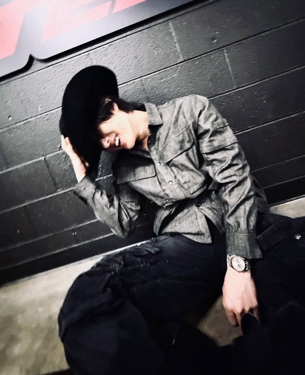 idealkhj's tweet image. thinking how amazing dryhumping on his big, juicy thighs must feel like and i feel dizzy