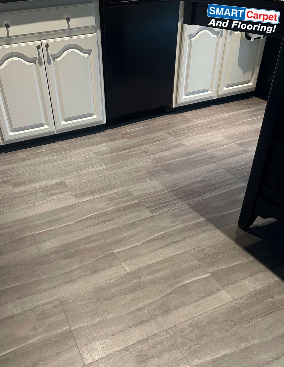 800526RUGS's tweet image. Vinyl tile is warmer underfoot, and still resistant to scratches, stains, and water. It looks like wood or stone—but without the high cost or heavy maintenance!
#vinyltile #kitchentile #flooring #kitchenflooring #smartcarpet #tileflooring