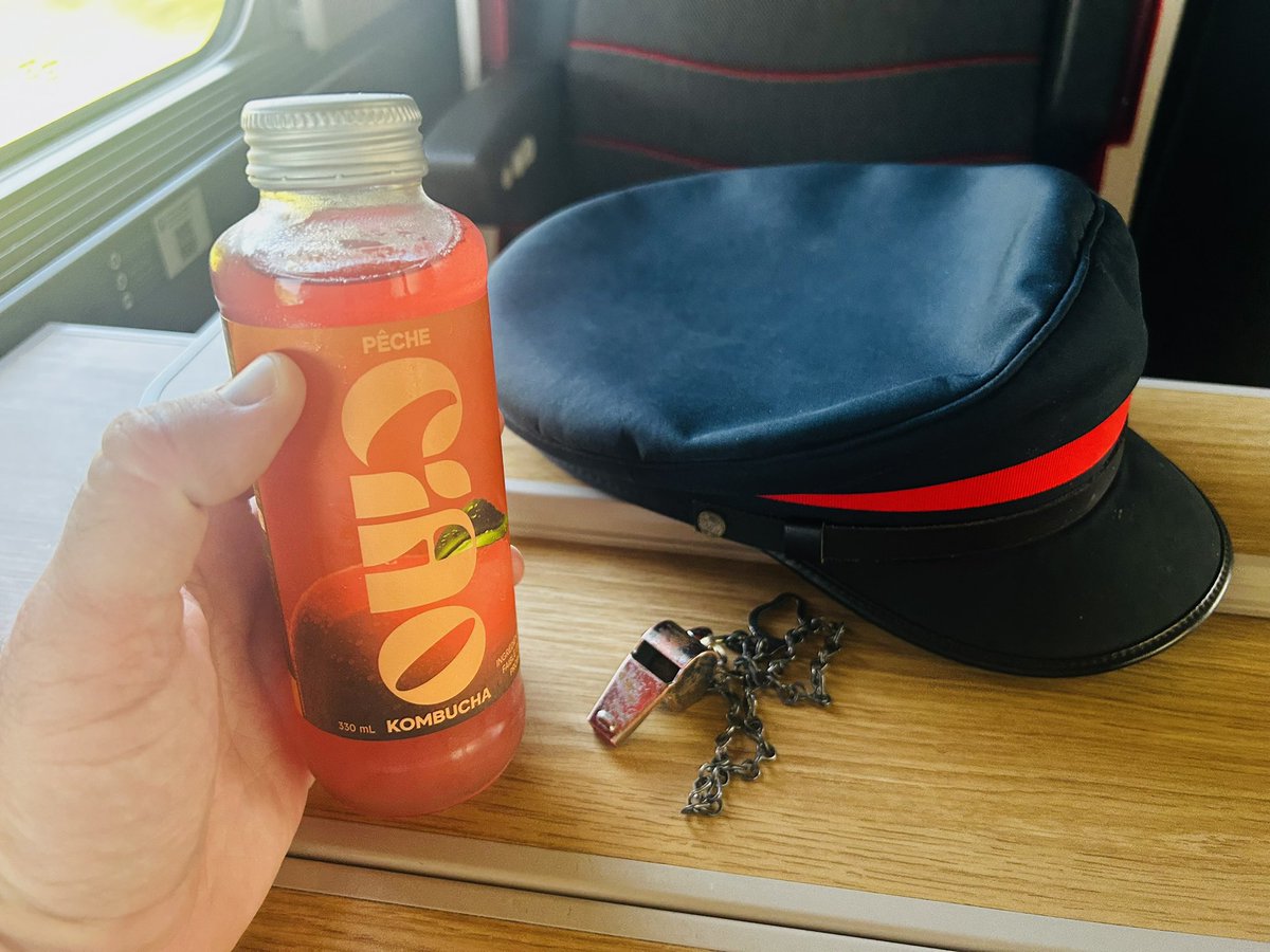 Julien_cdb_sncf's tweet image. Bon @xSqueeZie tu sais maintenant qu’on peut boire ta boisson à 300 km/h dans les @TGVINOUI 

Alors coup de chapeau à cette alternative au soda? 

On va goûter …