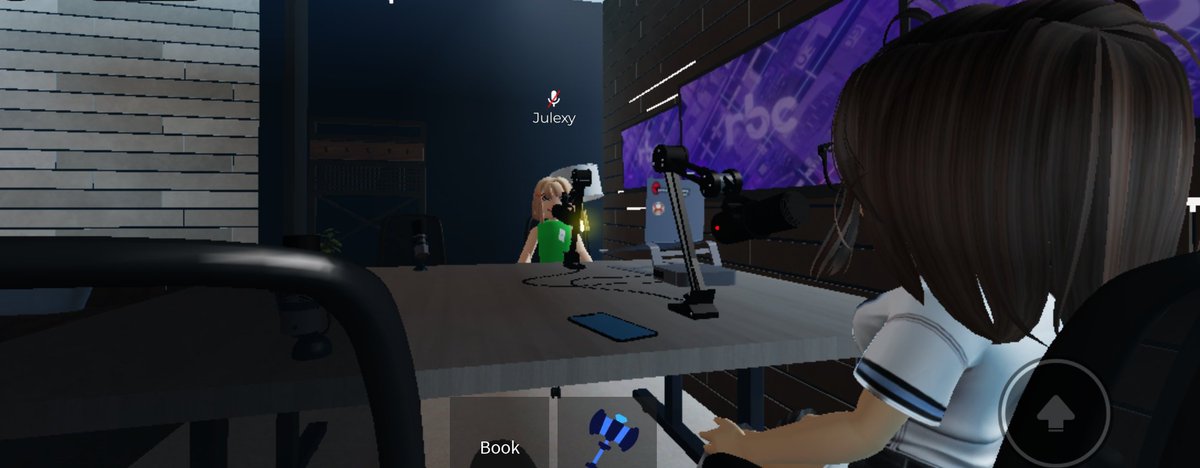 Ludi_Mundo's tweet photo. 🎧 ¿Un podcast dentro de Roblox?
Sí, existe. Hay mundos donde no solo se juega, también se escucha, se conversa y se opina.
🕹️ El gamer ya no solo controla… también comunica.
🎙️ ¿Ya entraste al tuyo?

#Ludimundo #Roblox #PodcastGamer #ComunicaciónInteractiva https://t.co/o3MjgZrvjB