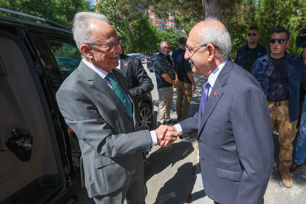 KarayalcinM's tweet image. Sn. Kemal Kılıçdaroğlu'nun kardeşi merhum Adil Kılıçdaroğlu'nun vefatından dolayı Genel Başkanımız Sn. Özgür Özel ve önceki dönem Genel Başkanımız Sn. Hikmet Çetin ile taziye ziyaretinde bulunduk.