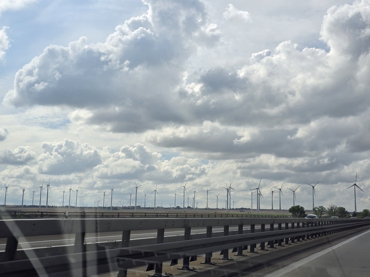 nulliwulli's tweet image. 170kmph on da autobahn