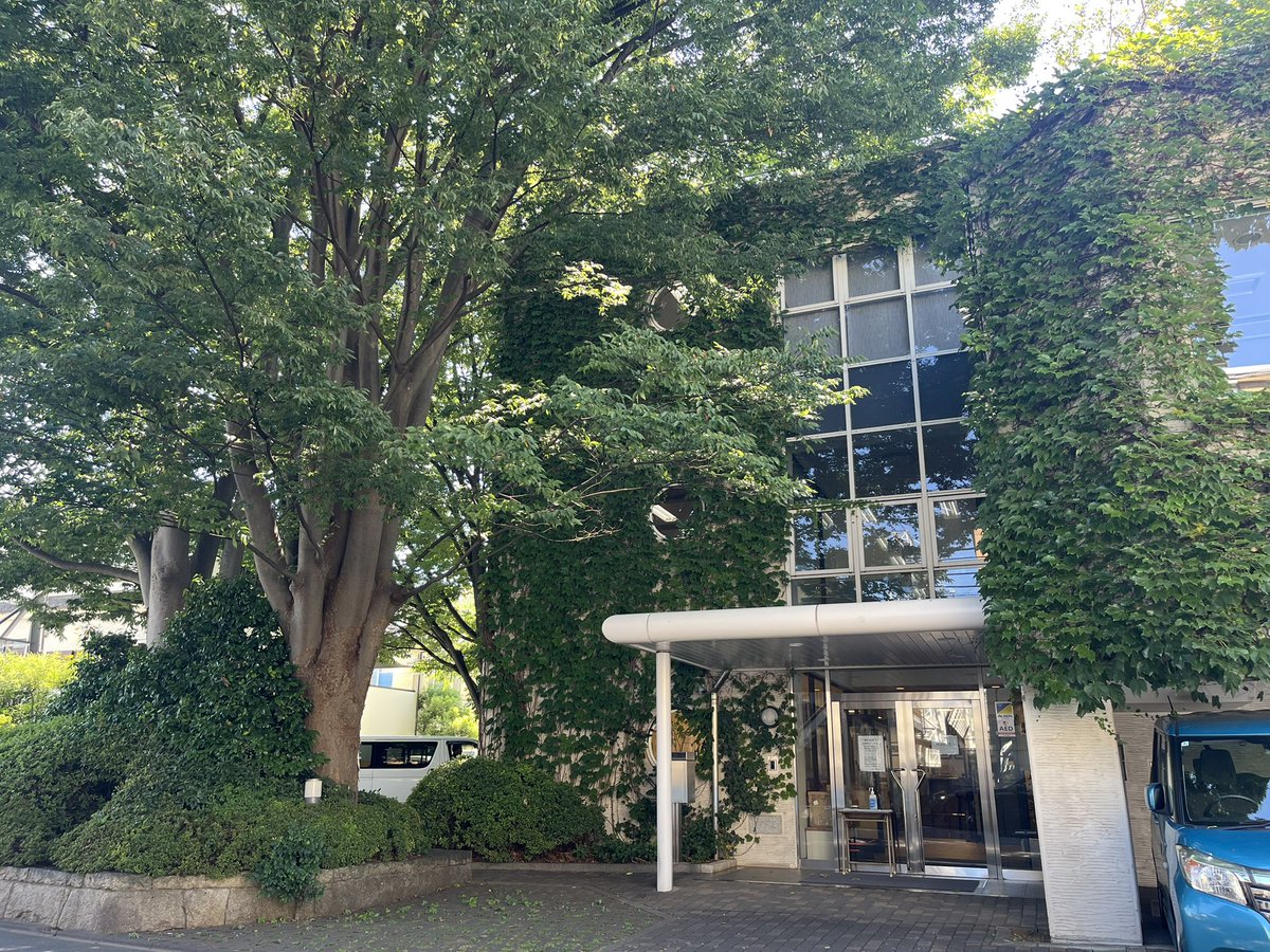 takebesatoshi's tweet image. 今日は久しぶりにスタジオジブリで打ち合わせ、
相変わらず素敵なところです。
そしてジブリではトトロがお出迎えしてくれます😊
#スタジオジブリ