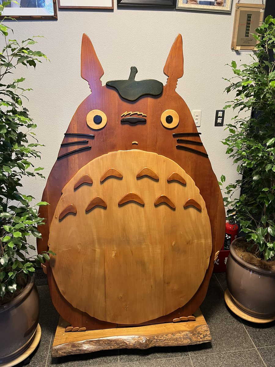 takebesatoshi's tweet image. 今日は久しぶりにスタジオジブリで打ち合わせ、
相変わらず素敵なところです。
そしてジブリではトトロがお出迎えしてくれます😊
#スタジオジブリ
