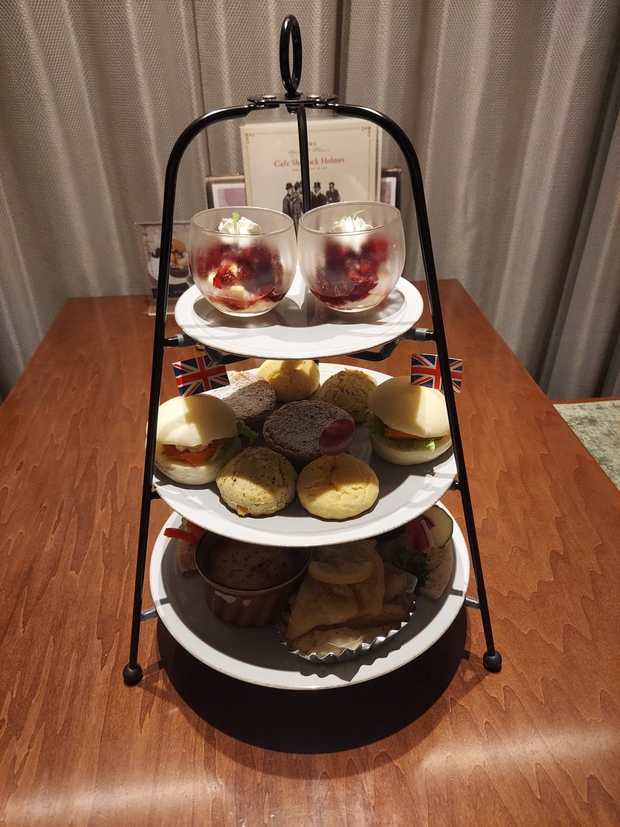 hirohiro053's tweet image. 転生令嬢と数奇な人生をのイベントに行ってきた!周りの方々と特製ドリンクで乾杯✨かみはら先生としろさんの裏話を聞きながら時にざわついたり笑ったり お食事もドリンクも美味しかったし仕事シフト変更して貰って行って良かった✨#夜カフェ読書部