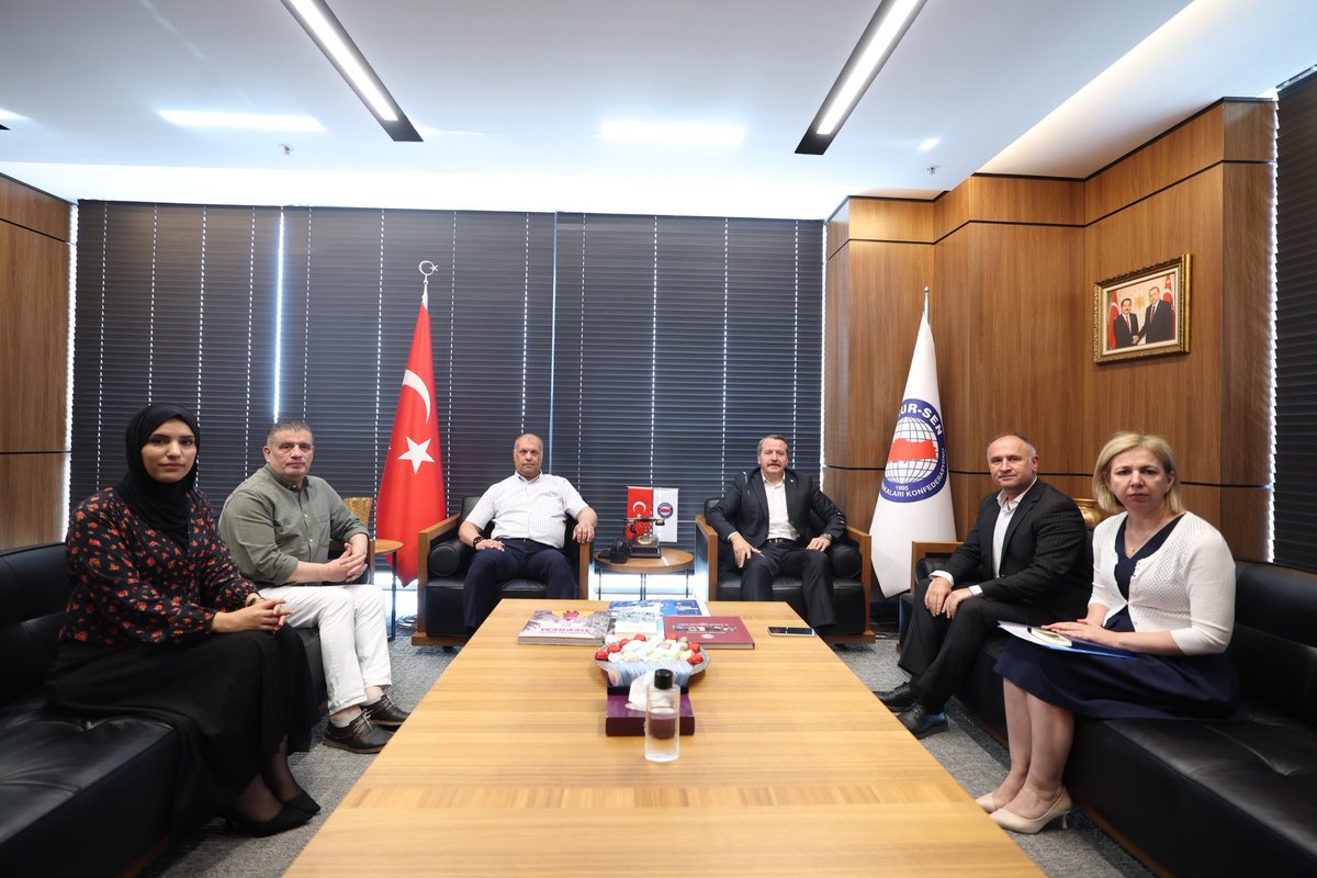 MemurSenKonf's tweet image. Genel Başkanımız Ali Yalçın ve Genel Başkan Yardımcımız Hamza Öksüz, Ürdün İşçi Sendikaları federasyonu (GFJTU) Başkan Yardımcısı Khaled Abu Marjoub başkanlığındaki heyeti Memur-Sen Genel Merkezinde ağırladı.
Uluslararası Emek Konfederasyonu (ILC)’nin kurucu üyelerinden biri…