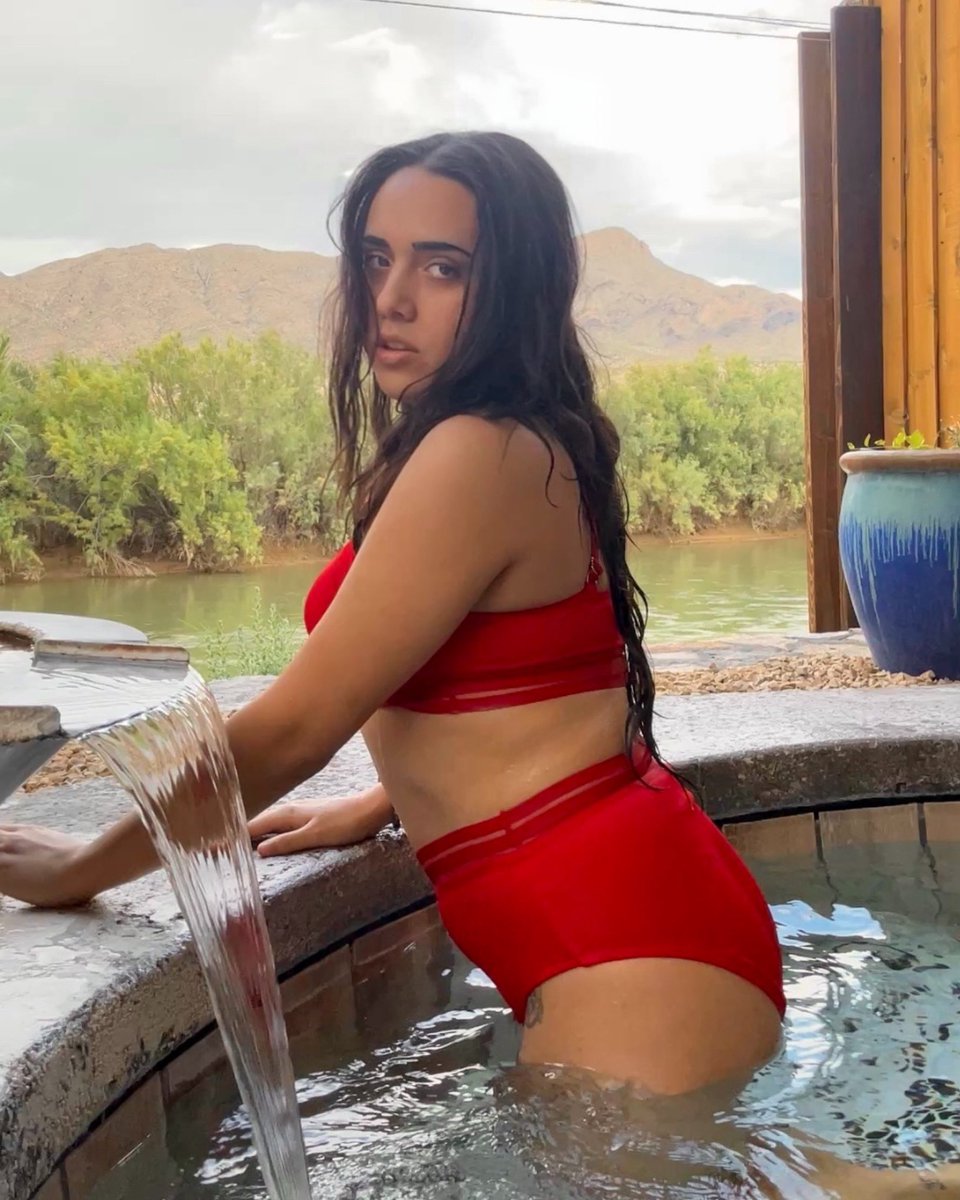 ryanrox's tweet image. A new (birthday) bombshell has entered the villa… 🏝️

👙: @cupsheofficial