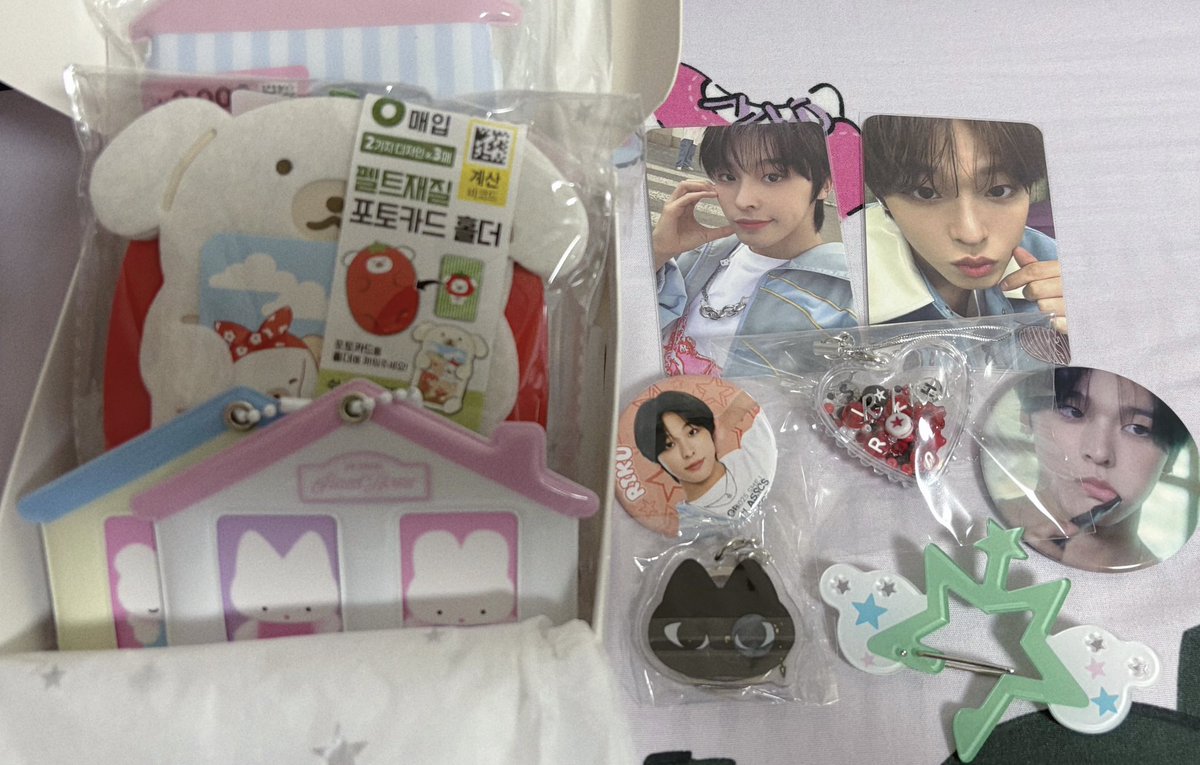 kuri__luvdu's tweet image. 오늘 천사를 만났슴댜 마싯는 맘마도 사주고 선물도 잔뜩 줌 ㅠㅠ ! 넘무 고마워서 감동의 눈물 1729방울 흘릴 번 -
만나자마자 안 어색해서 신기햇슨 - 시간 뚝딱 갔다요
예절샷 찍는데 붂끄러서 혼났음 ..; 즐거운 시간이었더요
덕분에 즐건 하루 보냈서요 앙 💗💗