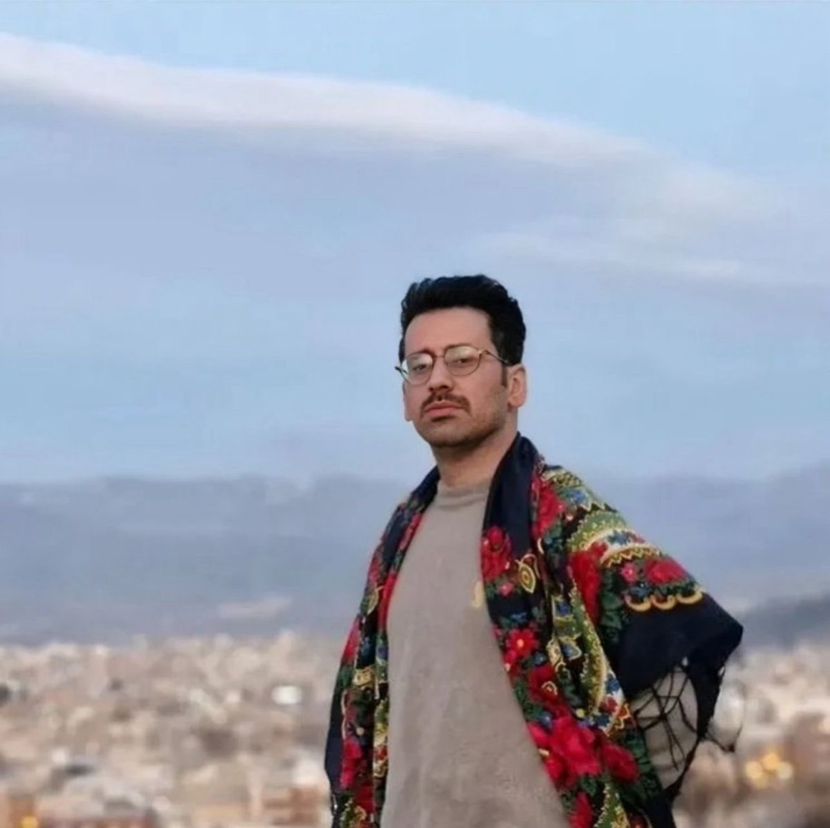به دڵی پڕ لە خەم و ئازار، یادی کاک حەمید مرادی، بەڕێوەبەری «ئەنجومەنی شنه نوژینی کوردستان» دەکەینەوە کە لە کاتی خاموشکردنی ئاگرلە چیای ئاویەری سنه، گیانی له‌دەستدا. یادی هەمیشە زیندو‌ بیت