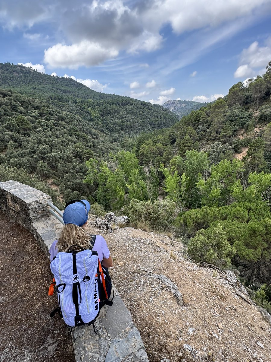 Milyunarutas's tweet photo. Últimamente nos dicen que el entorno natural se satura por nuestra culpa. Pues hoy hemos ido a la Sierra de Huétor y hemos visto 1 ciclista y 3 senderistas. ¿No crees que cabemos todos con respeto?
#masificacion #senderismo #naturaleza
https://t.co/2eJ5nHlYGz https://t.co/H03Uyk2z3e