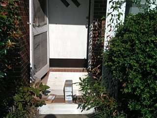 thedragonmaster's tweet photo. @FedExHelp how to put a person in a wheel chairs life in danger. be FedEx leaving packages on the ramp making said individual lean OUT and DOWN. its simple physics 200Lb+wheelchair+high center gravity+lean out=tumble to death. leave them as close to door as possible! https://t.co/tJE8M6LerX