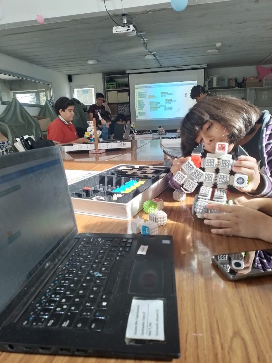 cubroid's tweet image. Empower kids to create with AI & coding! 🤖✨
Fun, hands-on learning with Cubroid’s smart robot kits – where creativity meets technology!
#AIforKids #CodingRobots #STEMeducation #Cubroid #LearnThroughPlay #FutureSkills 🌍📚🔧