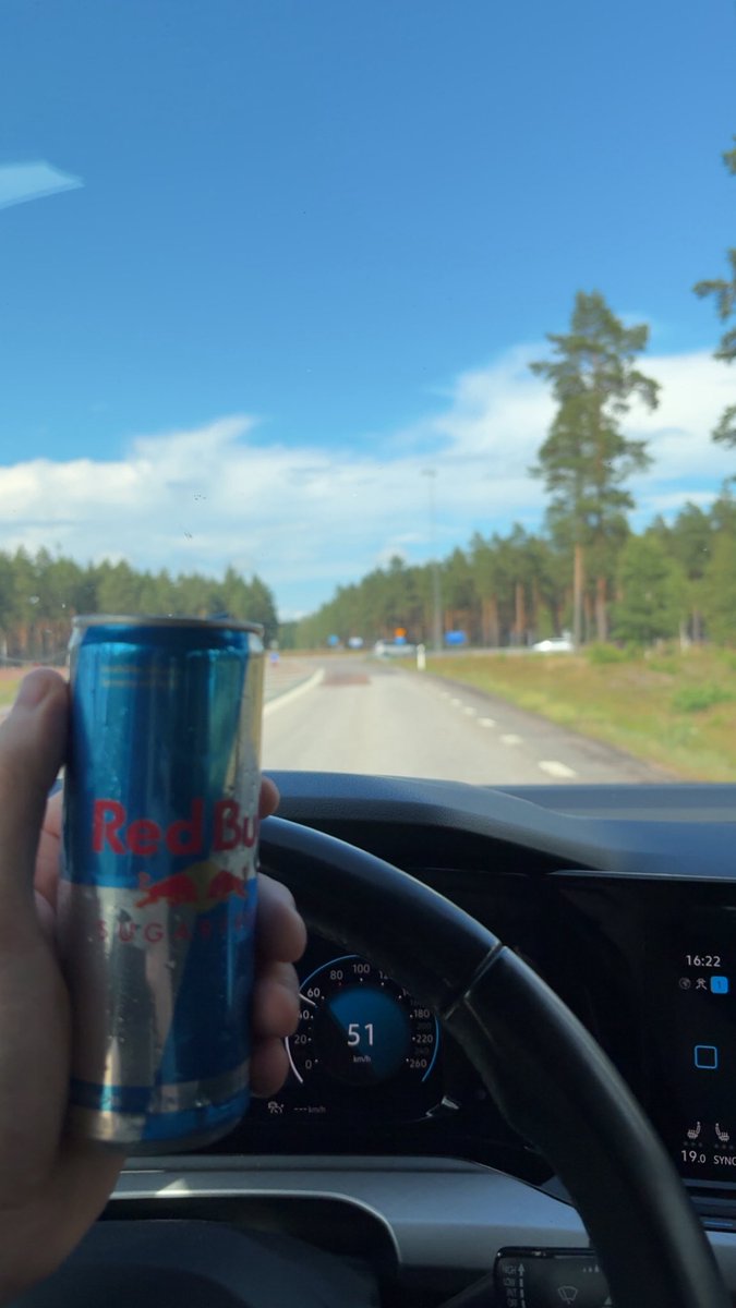 BotNooah's tweet image. Redbull and now discgolf 🥵😍
