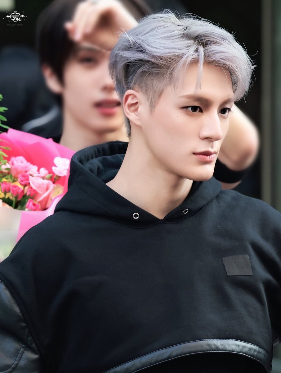 ⠀⠀   ⠀⠀             เจโน่ x อันเดอน์คัท
⠀⠀      ⠀⠀ อายุ 19                           อายุ 25