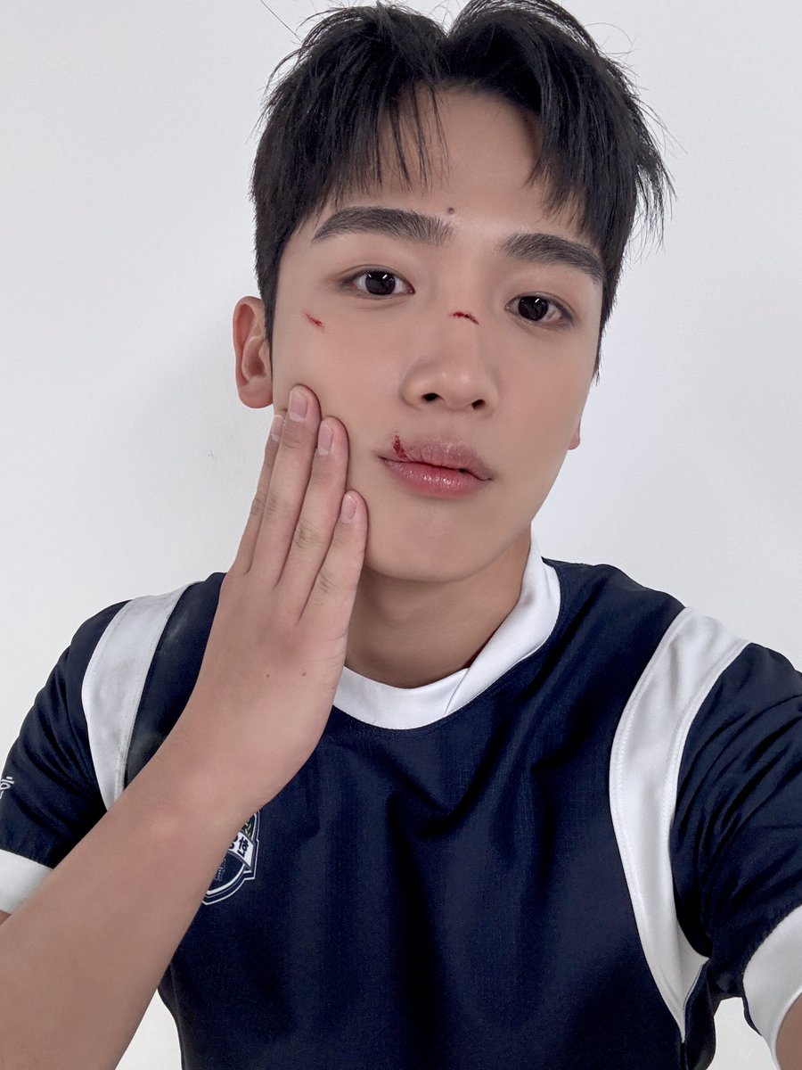 WEi__Official's tweet photo. 첫 방송부터 미친 몰입감을 준 ‘트라이:우리는 기적이 된다’🏈
실력, 비주얼, 의리 뭐 하나 빠짐없는 불꽃 카리스마 주장 윤성준💙
별처럼 빛났던 우상에 대한 애증, 성준이 눈에 눈물이 그렁그렁🥺
위태로운 한양체고 럭비부는 앞으로 어떻게 될까요?
내일도 요한이의 트라이와 함께해요💪

#위아이 #WEi 
#김요한 #KIMYOHAN 
#트라이 #TheWinningTry