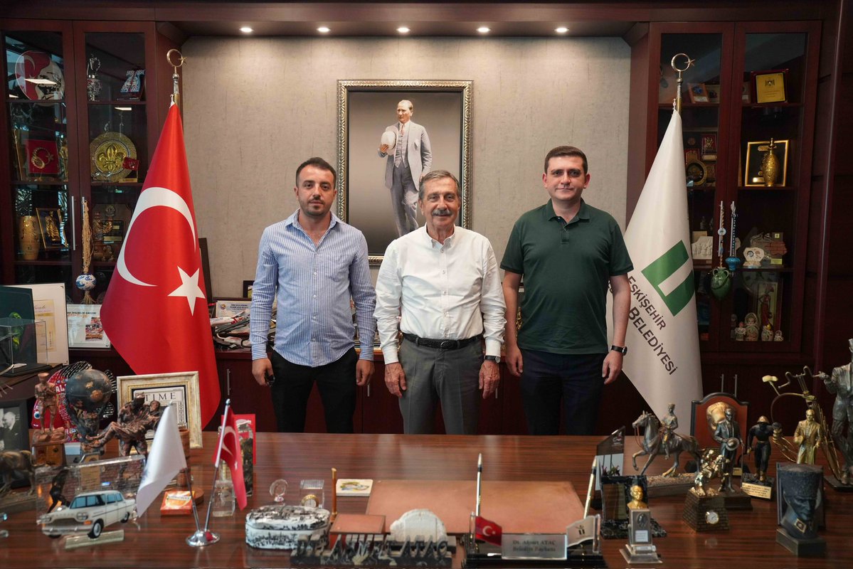 DtAhmetAtac's tweet image. CHP Tepebaşı İlçe Başkanımız Tevfik Yıldırım’la bir araya gelerek partimizin çalışmaları ile gündem üzerine görüş alışverişinde bulunduk. Ziyareti için teşekkür ederim.