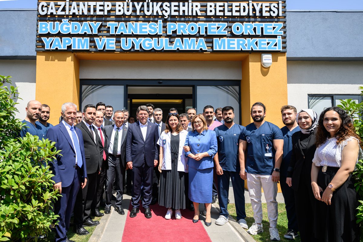 yilmaztunc's tweet image. Gaziantep Büyükşehir Belediyemize bağlı Buğday Tanesi Ortez Protez Yapım ve Uygulama Merkezi’ni ziyaret ettik.

Engelli bireylerin hayatına dokunmak, onları toplumun etkin ve üretken bireyleri olarak topluma kazandırmak; sosyal adaletin ve insan onurunun en güçlü…