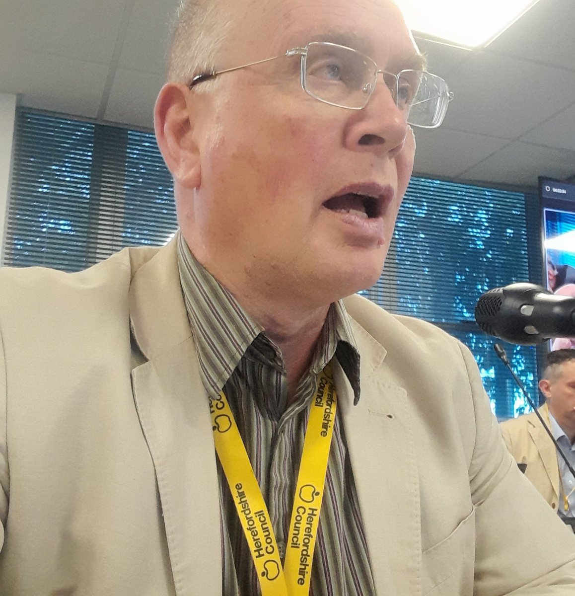 kev4HandH's tweet image. Speaking up at full Council today. I'm pleased that Belmont Road was cleared of weeds last week, but now is the time to check the safety of the corroded and disintegrating railings, which are there to protect pedestrians.