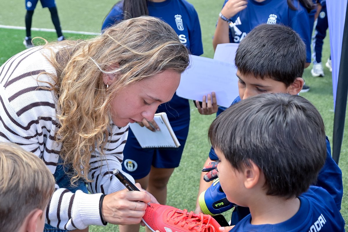 Real Oviedo (@realoviedo) on Twitter photo ✅ Una semana más que se cierra con sonrisas e ilusión.
💙 Ilyas Chaira y Laura Pascual no quisieron perderse la entrega de diplomas en el Campus <a href="/SegurosSalus/">Salus seguros de salud</a> del Real Oviedo, y aprovecharon para firmar autógrafos y compartir momentos con los más peques.
Gracias por seguir ✅ Una semana más que se cierra con sonrisas e ilusión.
💙 Ilyas Chaira y Laura Pascual no quisieron perderse la entrega de diplomas en el Campus <a href="/SegurosSalus/">Salus seguros de salud</a> del Real Oviedo, y aprovecharon para firmar autógrafos y compartir momentos con los más peques.
Gracias por seguir