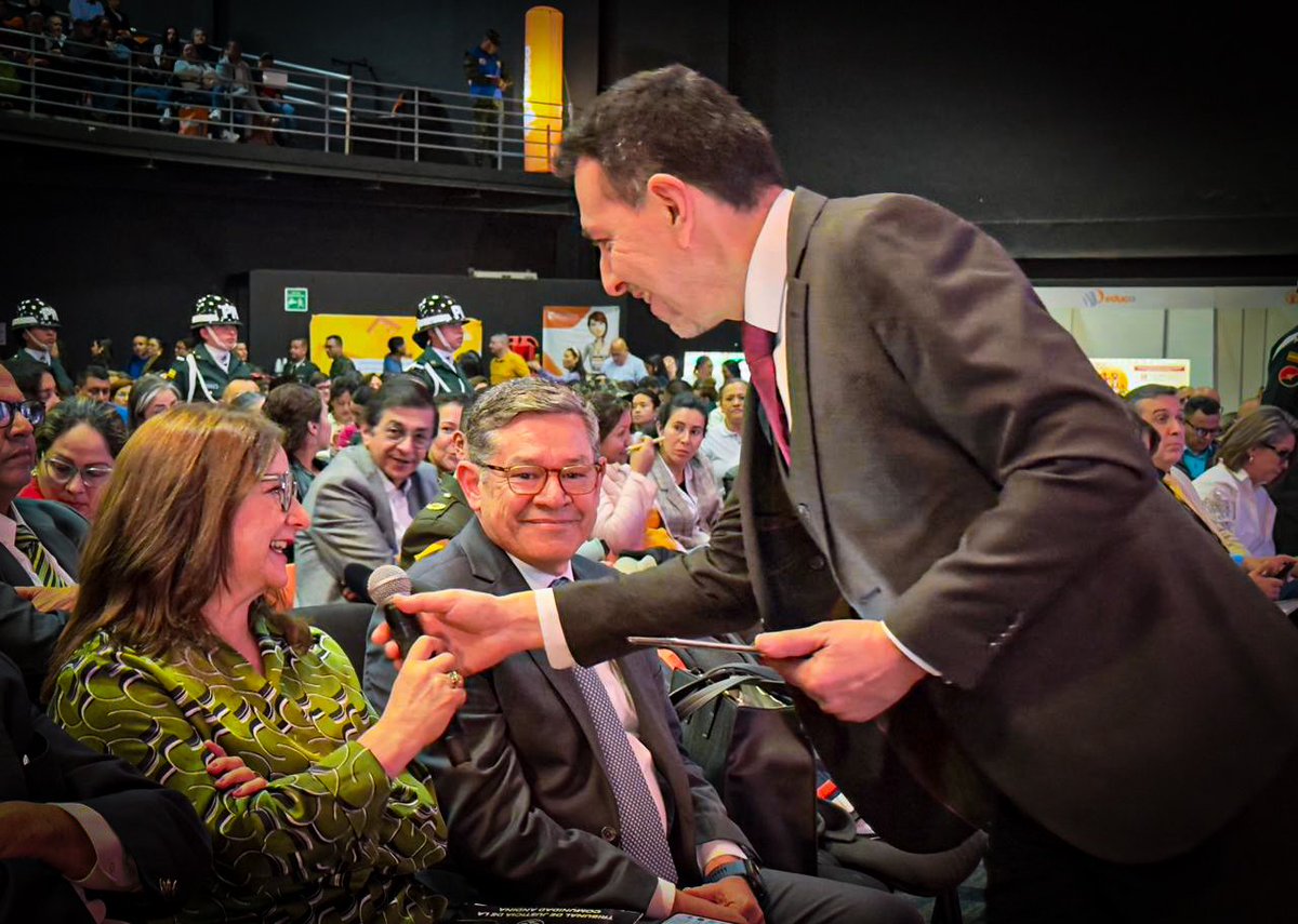 ejercito_COPER's tweet photo. #AEstaHora | Damos inicio al nuestro ||| Congreso Internacional de Seguridad y Salud en el Trabajo una iniciativa liderada por la Dirección de Preservación y Seguridad del @COL_EJERCITO, en articulación con el Ministerio de Trabajo y la Administradora de Riesgos Laborales (ARL) Positiva. 

#CoperParaTodos