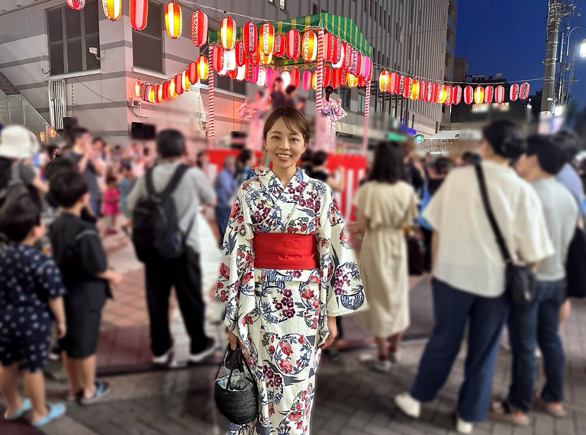 sasaoka_yuko's tweet image. 吉祥寺公園通り商店会、吉祥寺大正通り商店会の皆さまによる第51回ふれあい夏まつり。
東急百貨店の北側広場で縁日、盆踊りがあり、今年も大賑わいでした。
この2日間は本当に暑かったです。
安全に配慮しながらの開催、今年もご尽力ありがとうございました。
#吉祥寺
#ふれあい夏祭り
#笹岡ゆうこ