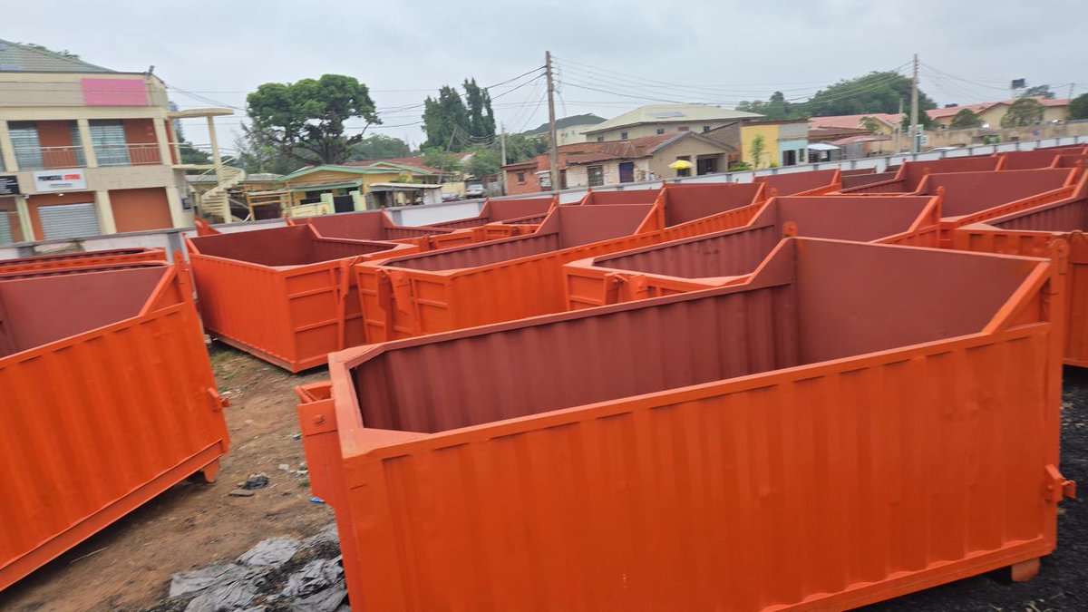 Adreams241's tweet image. The @followKWSG has taken a significant step towards creating a cleaner, greener, and healthier environment by launching 70 large-sized waste bins and 5 waste disposal trucks.