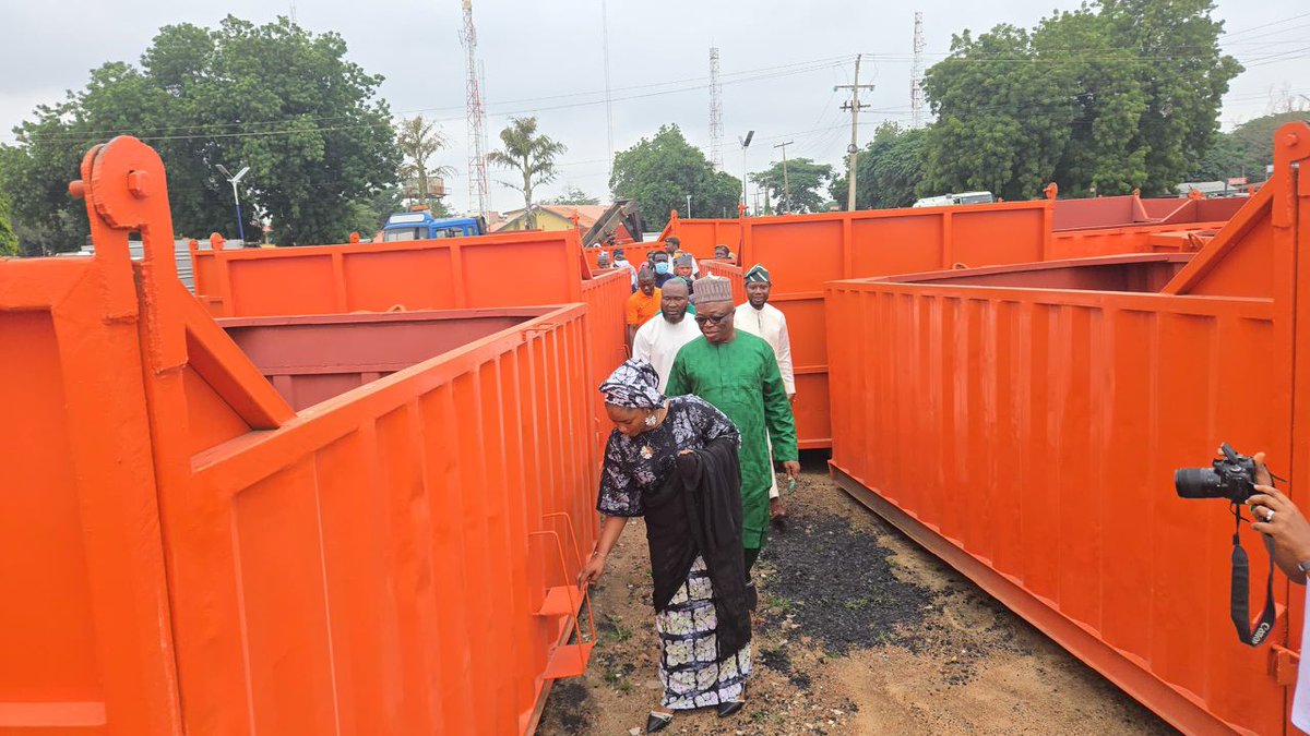 Adreams241's tweet image. The @followKWSG has taken a significant step towards creating a cleaner, greener, and healthier environment by launching 70 large-sized waste bins and 5 waste disposal trucks.