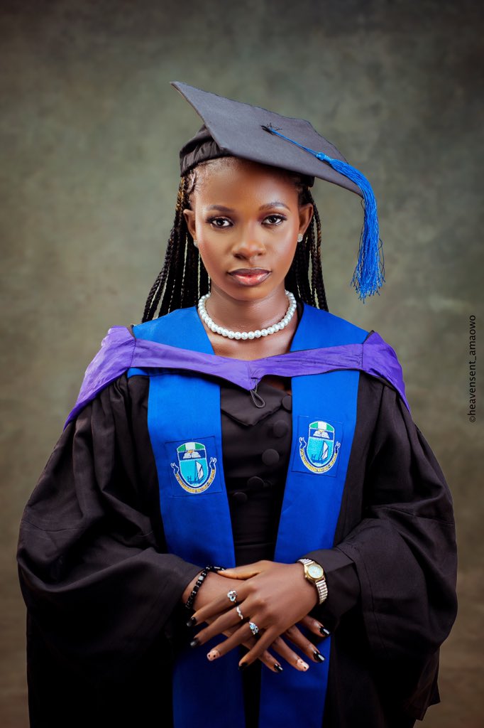 Harvestpabia2's tweet photo. Been thinking of the right caption but nothing fits the narrative 😭
So I’ll just say this;

I did it!
My mum did more!
And God did the best

Signed out 2023
Graduating 2025
Honour’s in Physics Education

Her mother’s only graduate 🎓🍾🎉 https://t.co/4YnB4Gj6xm