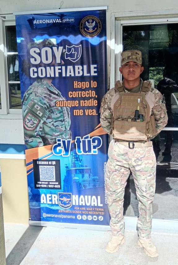 aeronavalpanama's tweet image. Continuamos con la campaña #SoyConfiableYTú, hoy instalamos banners en la Base Aérea Subtte. Vicente Vargas/Chiriquí.
Reafirmamos nuestro compromiso con la integridad, la responsabilidad y el servicio con transparencia. Cada acción que realizamos refleja los #ValoresAeronavales.