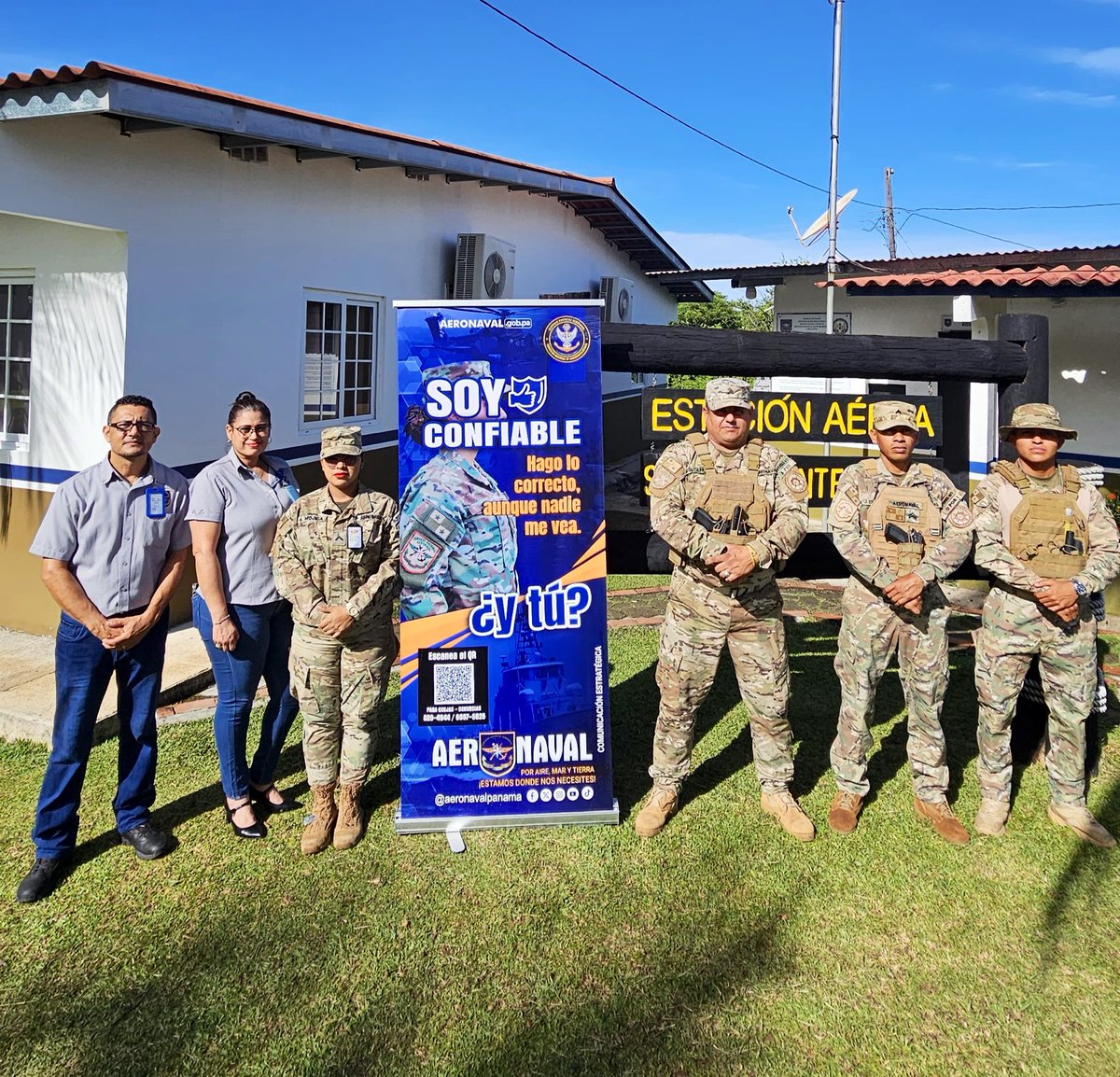 aeronavalpanama's tweet image. Continuamos con la campaña #SoyConfiableYTú, hoy instalamos banners en la Base Aérea Subtte. Vicente Vargas/Chiriquí.
Reafirmamos nuestro compromiso con la integridad, la responsabilidad y el servicio con transparencia. Cada acción que realizamos refleja los #ValoresAeronavales.