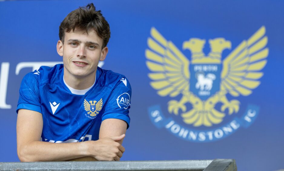 thecouriersport's tweet image. St Johnstone new boy Louis Lloyd dealt injury blow dlvr.it/TM6TgN