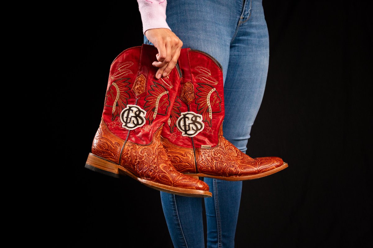 patchcollection's tweet image. Bold boots. Bigger stories.🔥
Every step in these custom kicks turns heads and honors tradition.
#WesternStyle #CustomBoots #houston #cowgirlfashion #westernwear