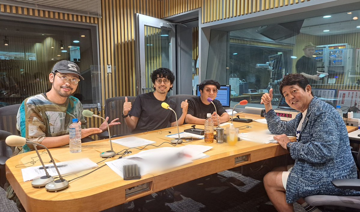 Ann_Since1967's tweet image. 『TUBE前田亘輝のオールナイトニッポンGOLD』
この時間のゲストは
LITTLE さん(KICK THE CAN CREW)
Cosaquさん(梅田サイファ—)
KZさん(梅田サイファー)
質問や番組を聴いての感想は
📪tube@allnightnippon.com
#TUBE前田亘輝ANNG
radikoは👇
radiko.jp/share/?sid=LFR…