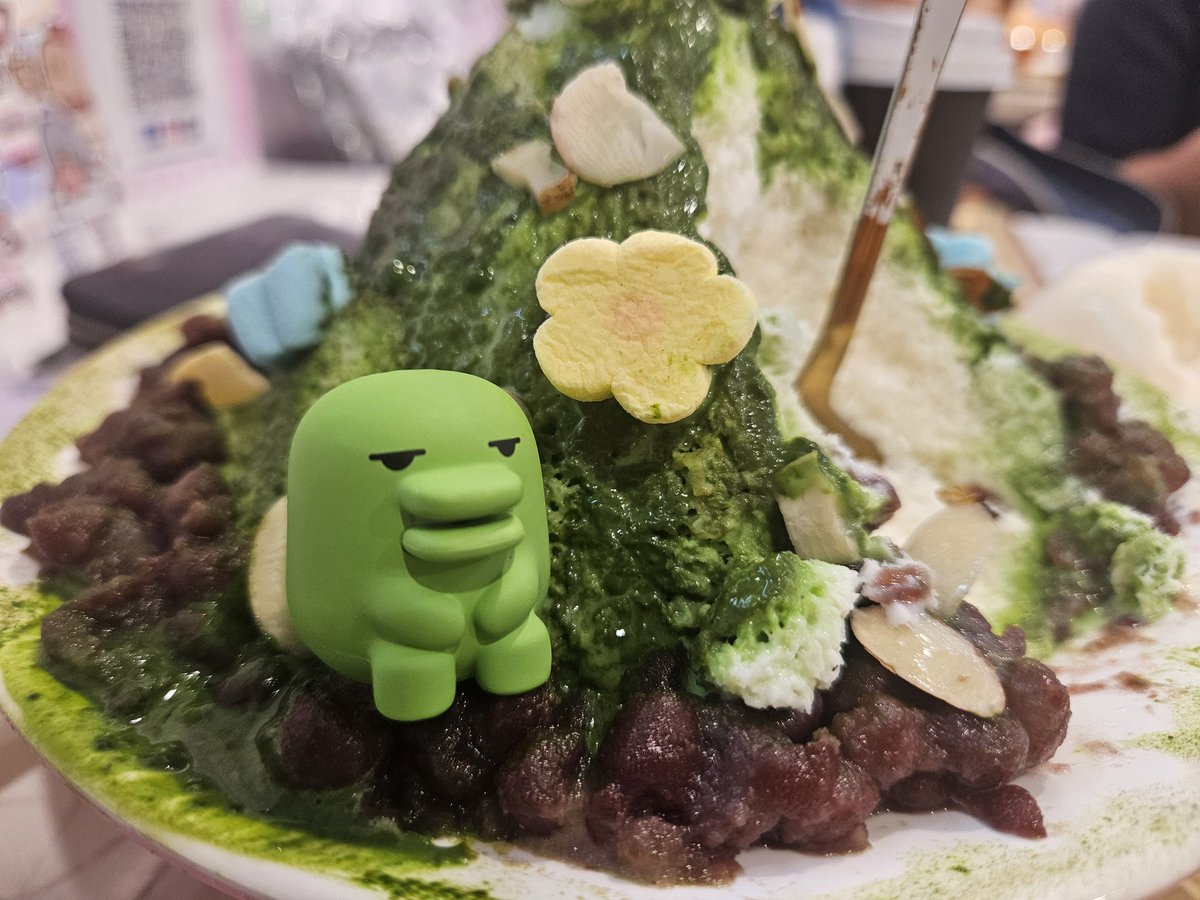 JWNTjwnt's tweet image. More oshikatsu things. Putting kuchipatchi on my bingsu