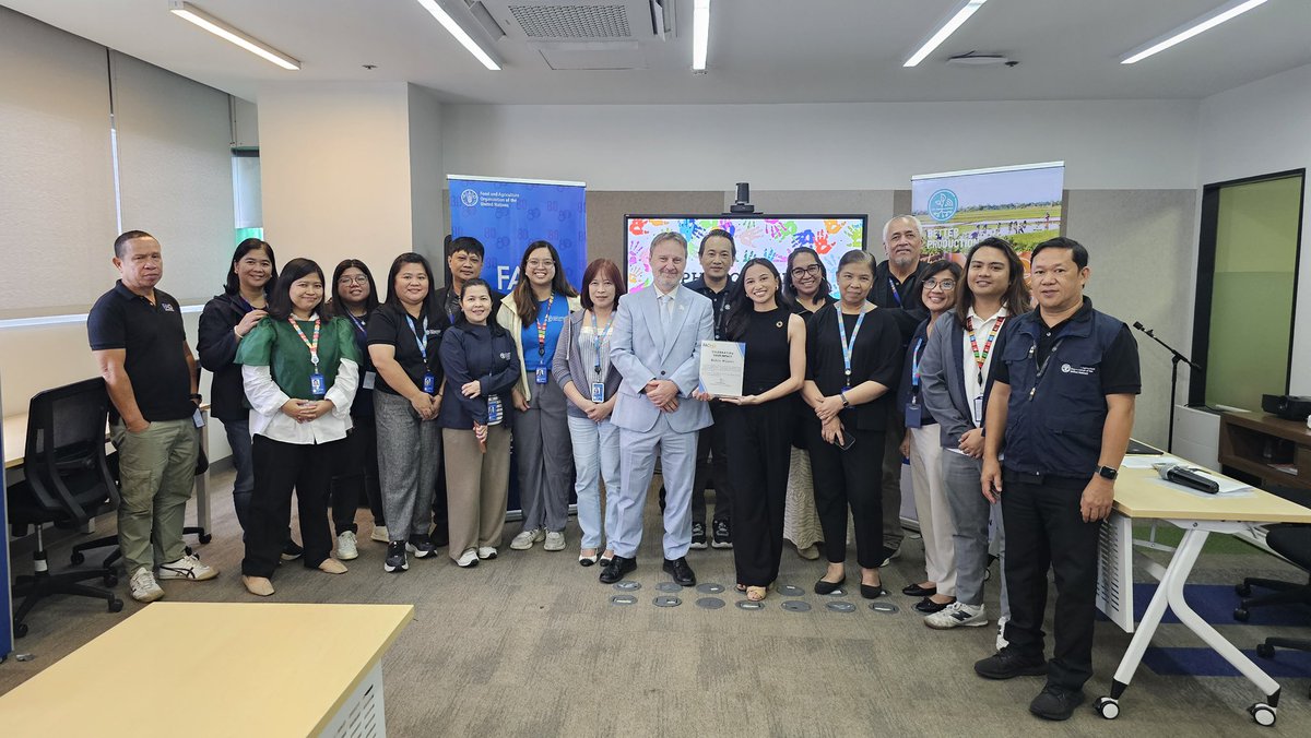dabbadie's tweet image. When I was 24, my closest link to food was my rice cooker. 🍚
Robyn Mijares, on the other hand, decided to change the world, & the @FAO Champion Award jury noticed. 🏅@FAOPhilippines was proud to celebrate her today.
Young Filipinos aren’t just ready. They’re already leading. 🇵🇭