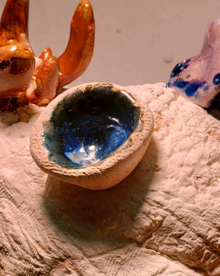 asomarte's tweet image. Este próximo viernes 1 de agosto, te invitamos a la inauguración de ECOS DE UN MUNDO LEJANO, exposición escultórica organizada por Estudio Micelio.
📆 Viernes 1 de agosto de 2025
📍 Centro de Arte Emergente (Gonzalo Río Arronte s/n, col. Villas del Sur, Querétaro)
⌚️19:30h