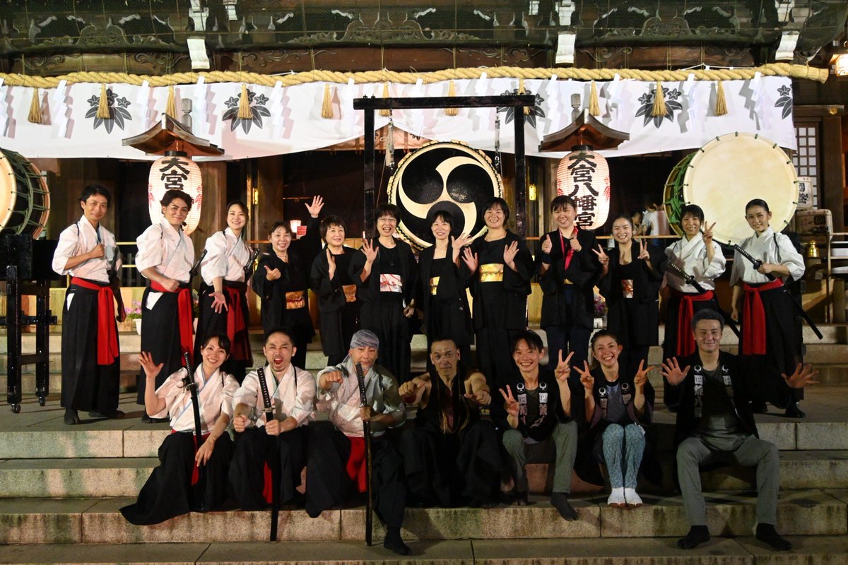 kamui_info's tweet image. 〜時間をはずした日の祭事〜
今年も無事に奉納演舞させていただきました。
和太鼓の心地よい音、澄んだ空気、今年も素晴らしい時間をありがとうございました。
また来年もよろしくお願いいたします！

#大宮八幡宮 
#響道宴 #四荒八極 #阿門 #波道　
#剱伎衆かむゐ
