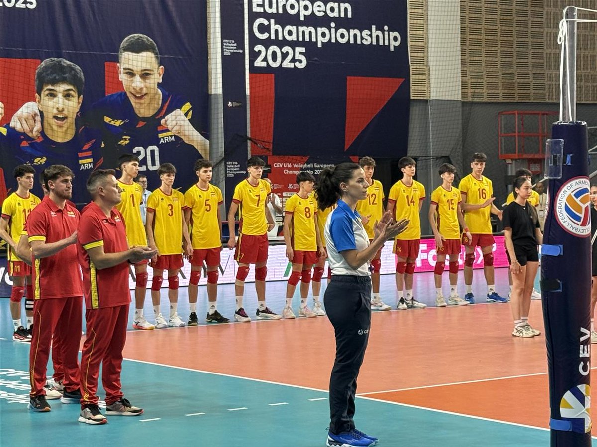 ❌❌ Primera derrota en Armenia.  

La selección sub16 masculina 🇪🇸 cedió ante Polonia 🇵🇱  en un choque lleno de alternancias. 

💪Mañana jornada de descanso. El domingo a regresar a las victorias ante la anfitriona Armenia 🇦🇲 a partir de las 17:30

rfevb.com/n/espana-cede-…