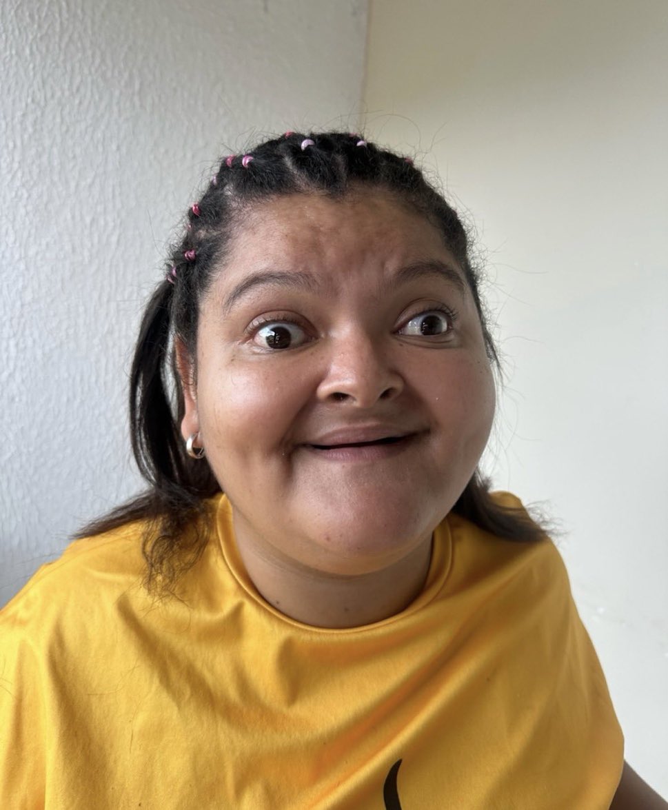 mdmdaiane's tweet image. mano a viagem vai durar 7 horas e eu ainda tomei venvanse estou louca vou gastar energia fazendo vários tweets