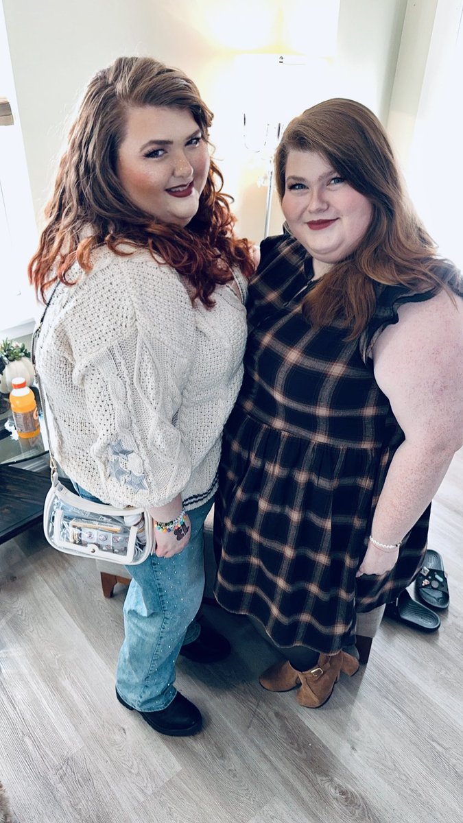 sayray10's tweet image. It’s my little sisters 30th birthday & we’re taking her out for sushi & drinks later if you guys wanna buy her a drink. She’s the evermore to my folklore & id be lost without her. I’m so glad i got to take her with me to the eras tour she’s been a swiftie since 2006. She doesn’t…