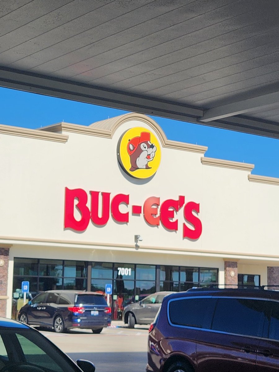 PSchatz9's tweet image. Road trip must stop @BuceesUSA 👊